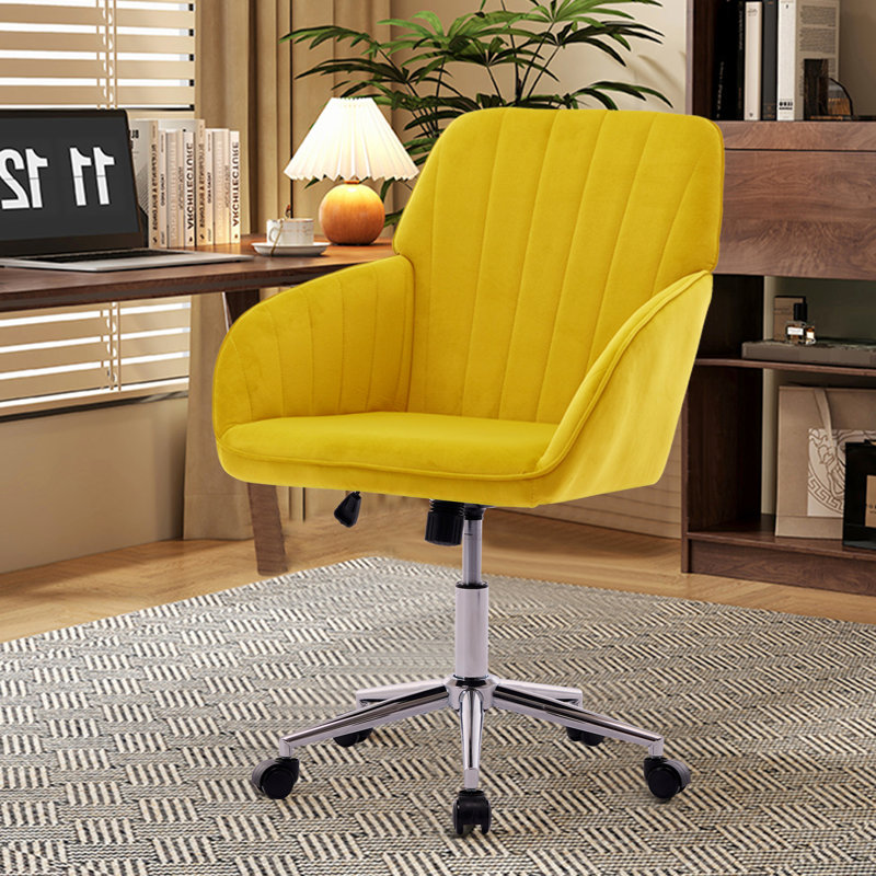 Chaise de bureau Ty avec coussin de soutien, base or brillant, velours d'apparence jaune vif dans un jaune éclatant, offrant une base confortable