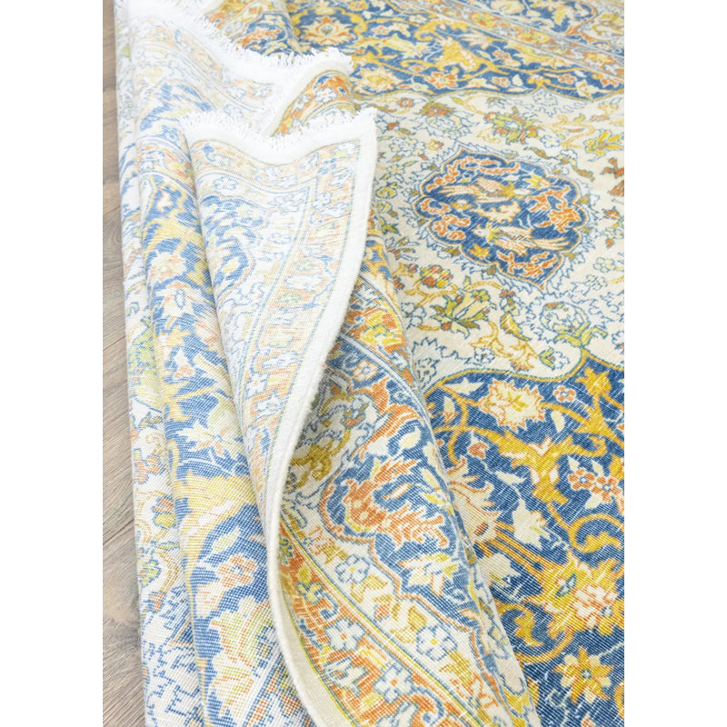 Tapis persan à motif de médaillon Freja