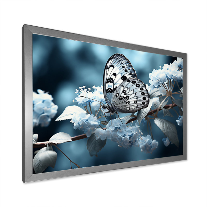 «Reg Blue Butterfly Haven II» sur toile, H 24 po x l 32 po x P 1 po, Cadre simple argenté