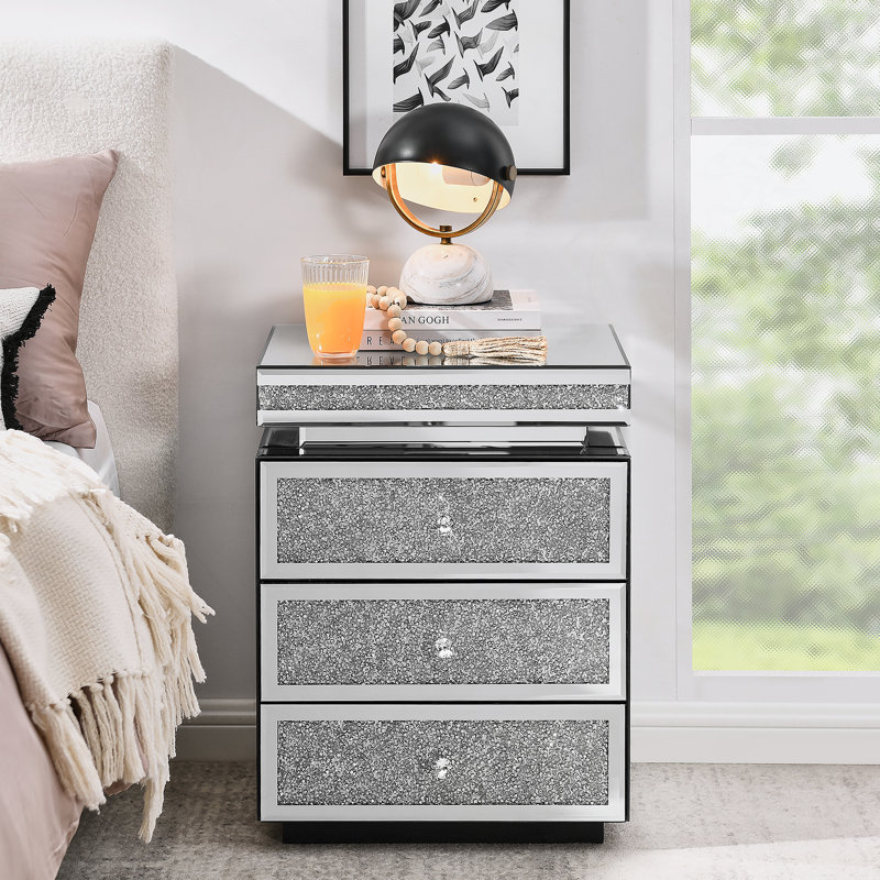 Table de chevet à miroir avec trois tiroirs et incrustation de cristal, idéale pour les chambres à coucher modernes, les salons et les vestiaires