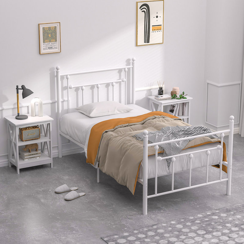 Ensemble de chambre à coucher 3 pièces Kempst, ensemble de lit simple en métal blanc avec tables de chevet, ensemble de 2, lit plateforme à barreaux et table de chevet blanche avec rangement ouvert, petit ensemble de mobilier de chambre à coucher de 3 pièces, aucun sommier nécessaire