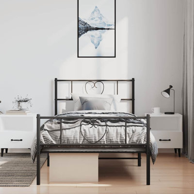 Altamae Metal Bed