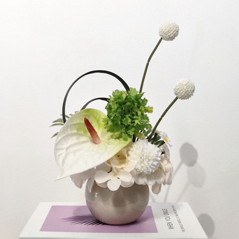 Décoration florale simulée