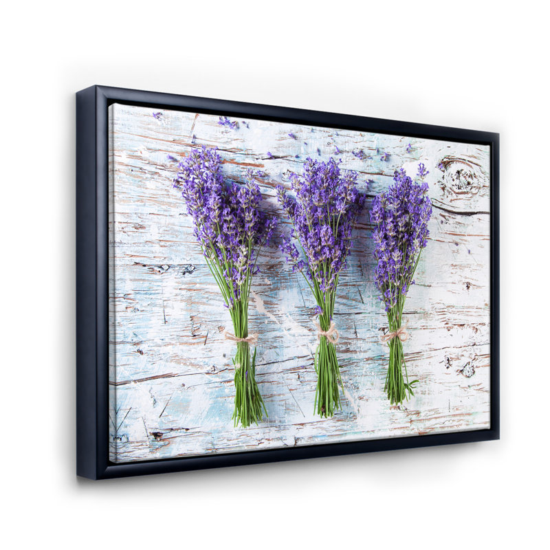 Lavande fraîche sur bois - reproduction encadrée sur toile, H 30 po x l 40 po x 1,5 po, Noir