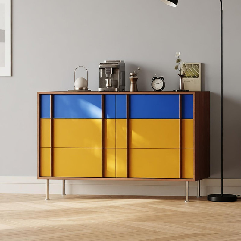 Buffet rétro au design minimaliste créatif