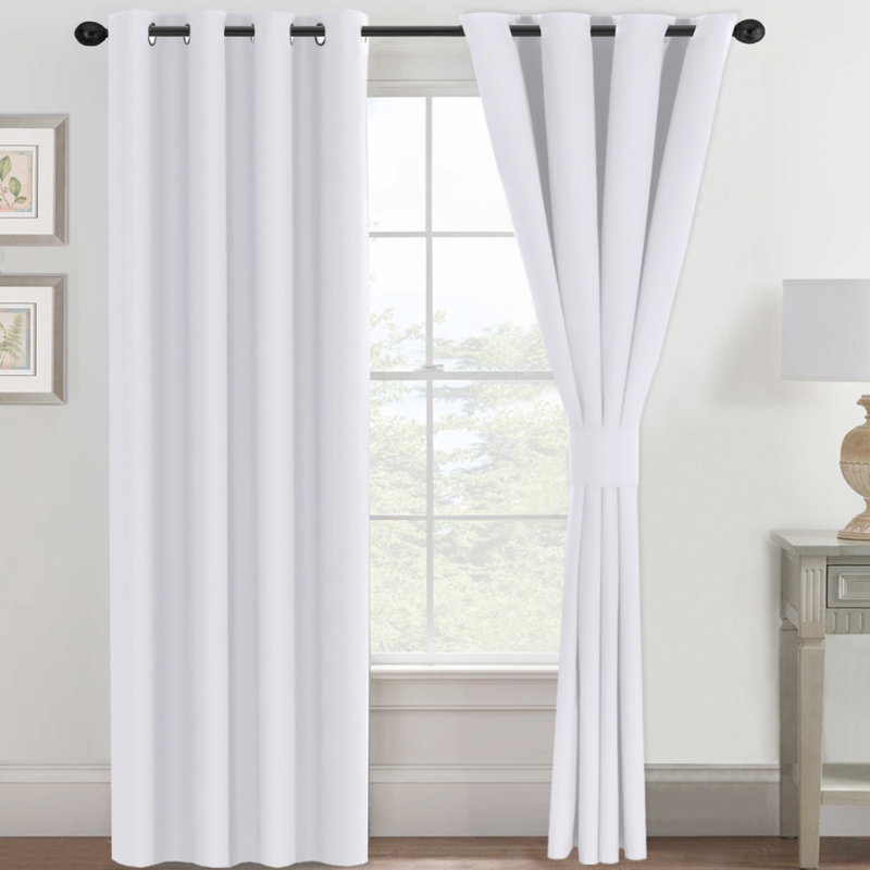 Paire de rideaux occultant et isolant avec œillets Adona, l 52 po x L 96 po, Blanc