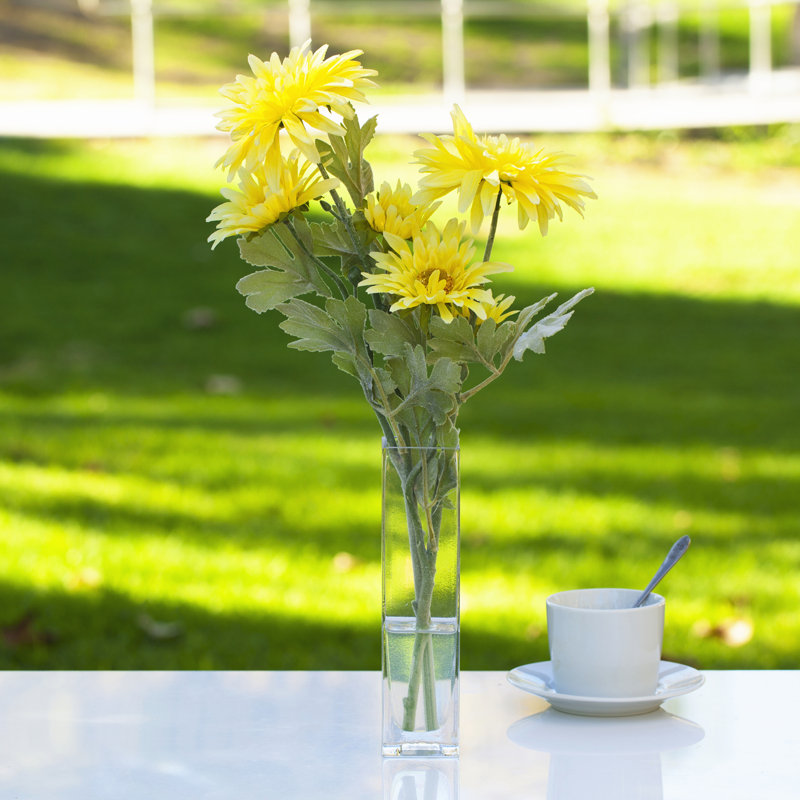 Bouquet de marguerites dans un vase, Jaune