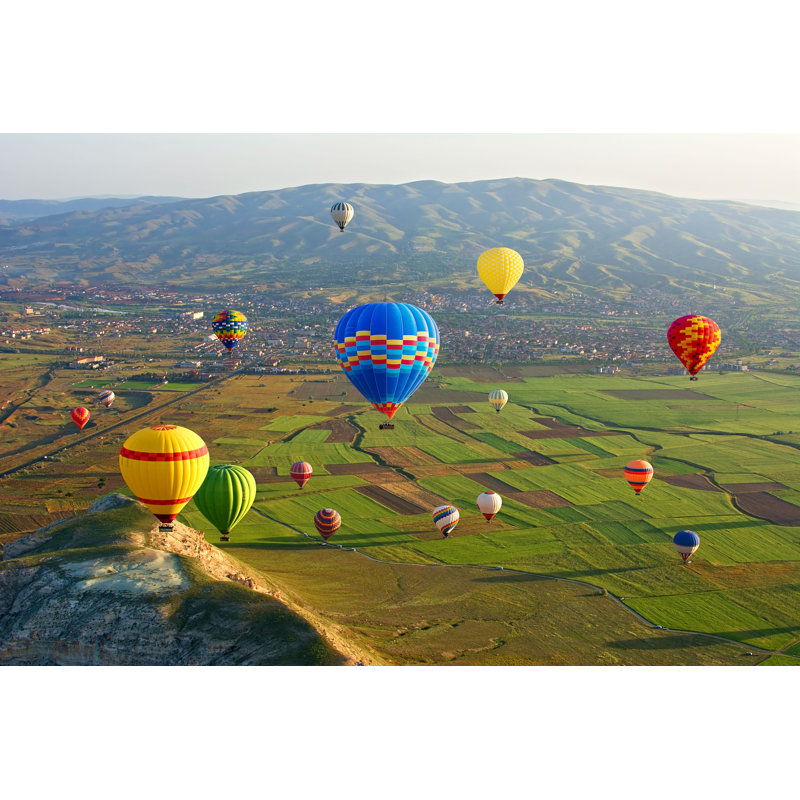 Montgolfières colorées - photographie sur toile tendue, H 12 po x l 18 po
