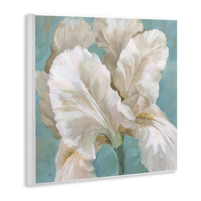 «White Iris Petals» par Nan