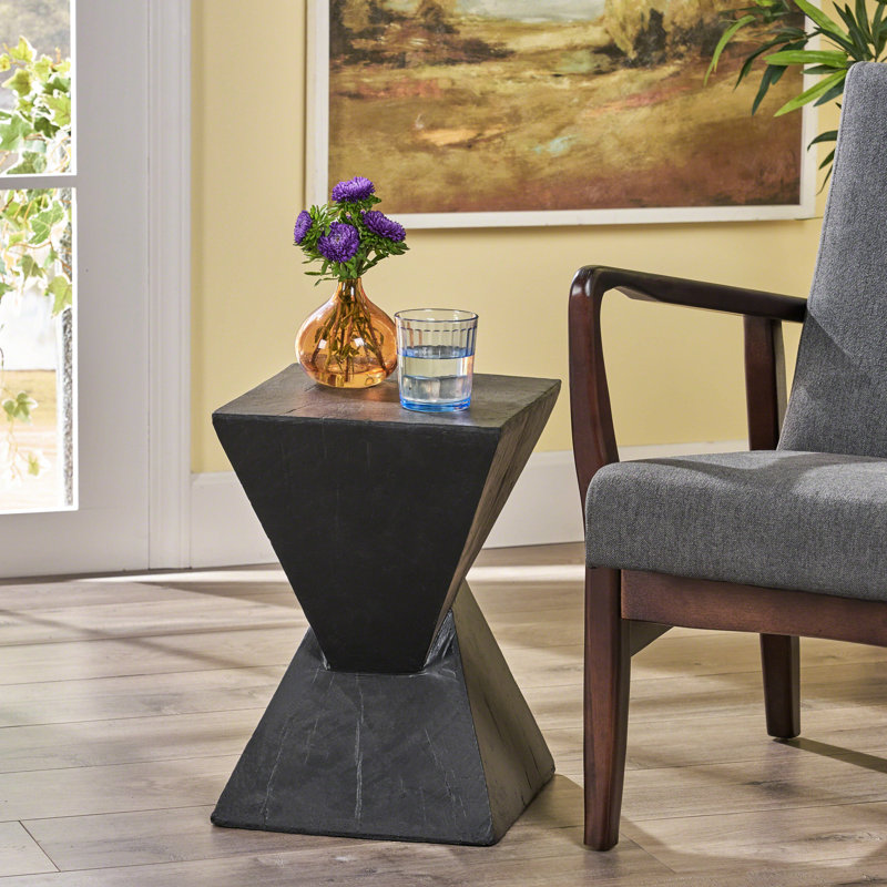 Table d'appoint noire aux formes harmonieuses, esthétique contemporaine, 31,3 cm L x 45,6 cm P, usage intérieur et extérieur, aucun assemblage requis. Table d'appoint minimaliste, surface lisse, idéale pour les petits espaces.