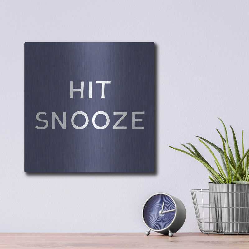 «Hit Snooze» par Linda Woods, art mural en métal, H 12 po x l 12 po