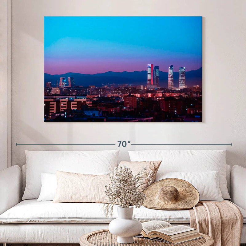 Horizon Cuatro Torres de Madrid, H 34 po x l 51 po