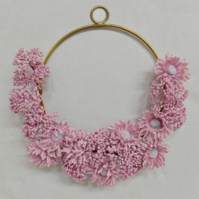 Faux Wreath Elegant Pinky Flowers Daisy With Golden Ring