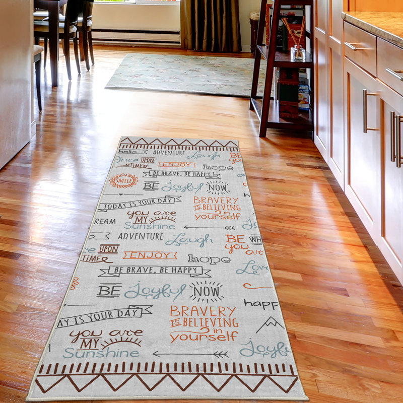 Tapis décoratif à longues fibres en polyester haute densité Girtie Adventure, Tapis de couloir 2 pi 6 po x 7 pi 6 po