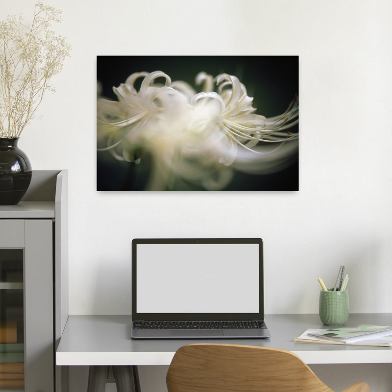 Art mural contemporain avec fleur blanche délicate et étamine, H 16 po x l 24 po
