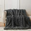  Jeté de luxe uni en fausse fourrure de lapin de couleur unie pour canapé et lit, gris foncé, 60 po x 70 po.-124874202-124874206
