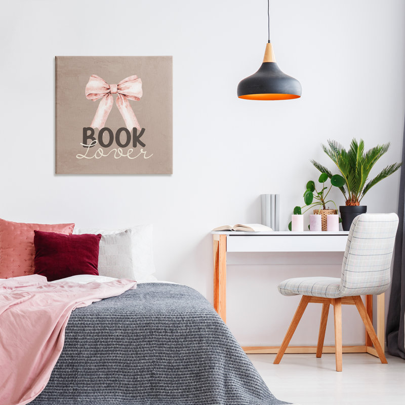 «Book Lover with Bow Canvas», conception de Kim Allen, H 30 po x l 30 po