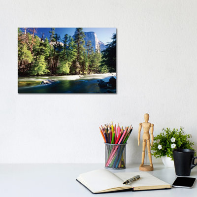 «Merced River With The El Capitan, Yosemite National Park, California» par George Oze - photographie sur toile tendue