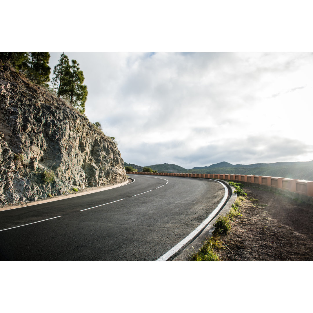 Teneriffa Autostraße von AlenaPaulus - Kunstdrucke