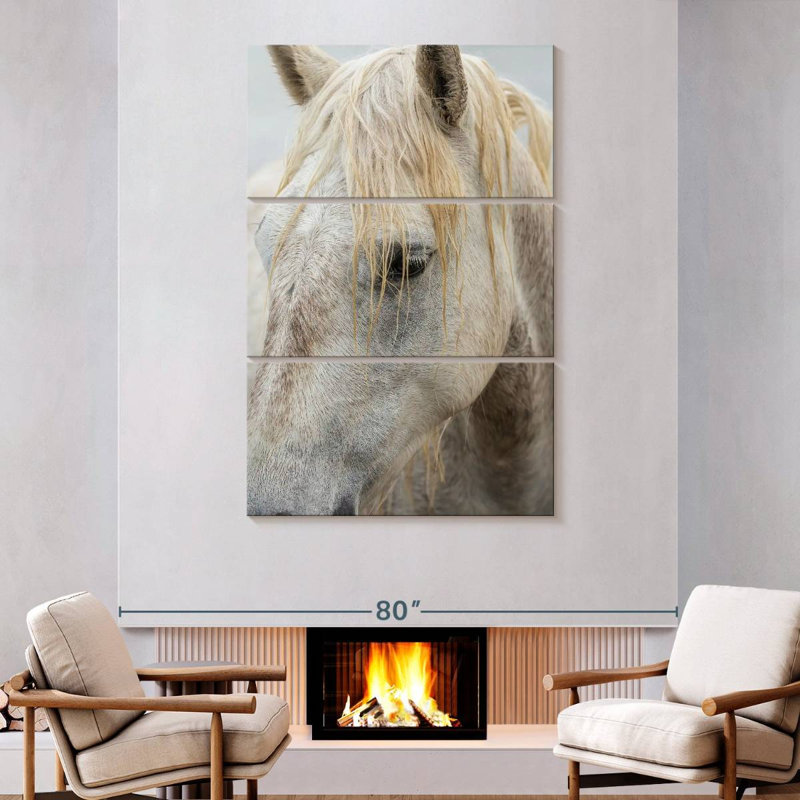 Ronce près d'un cheval blanc de Camargue I, H 74 po x l 48 po