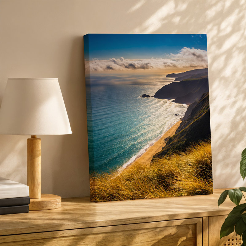 Toile, "Un paysage côtier à couper le souffle capturé à partir d'un point de vue élevé", présentant une vue imprenable sur une plage de sable