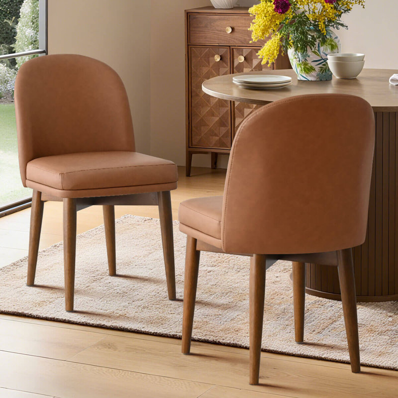 Chaises de salle à manger en similicuir avec pieds en finition noyer