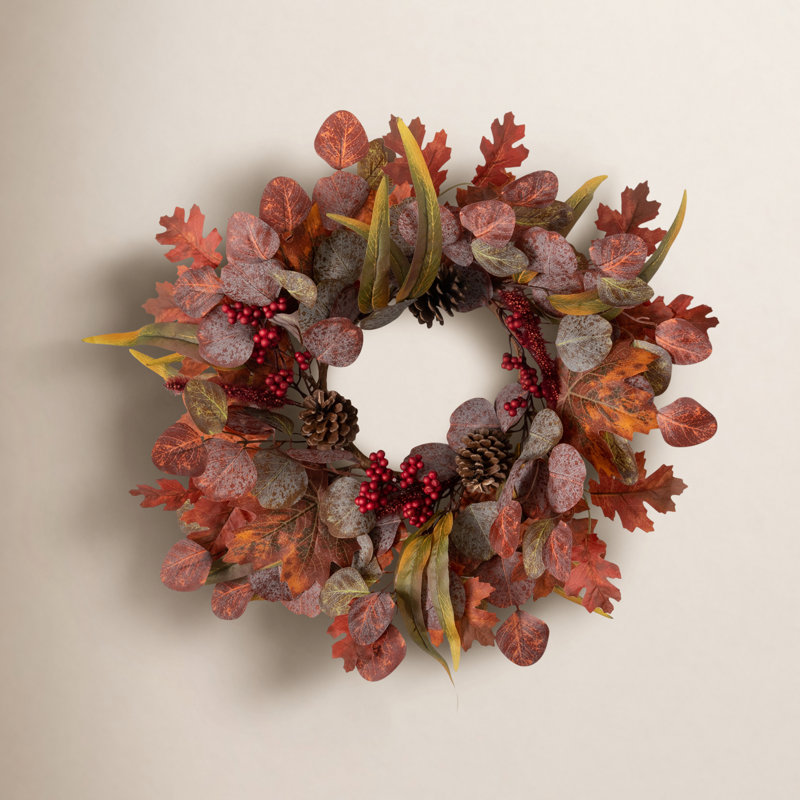 Couronne de polyester en fausse pomme de pin, H 23,5 po x l 4 po x P 23,5 po