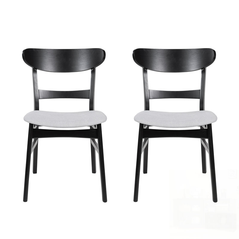 Chaises de salle à manger élégantes avec un rembourrage confortable et une structure durable, pour les cuisines et les salles à manger modernes.