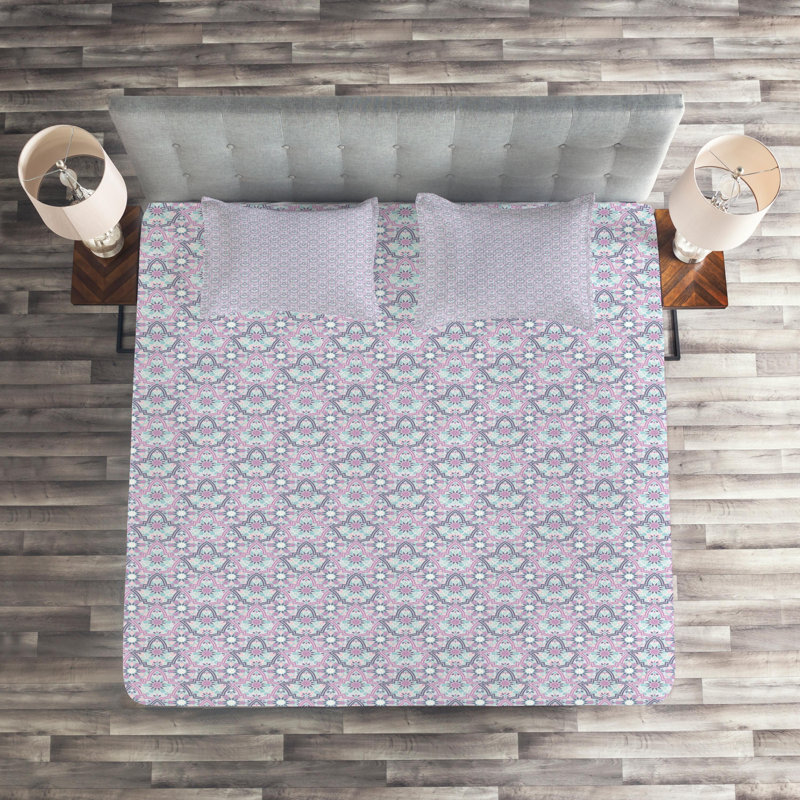 Morrocan Polyester Coverlet, King Bedspread + 2 Standard Shams, Blue/White Animal