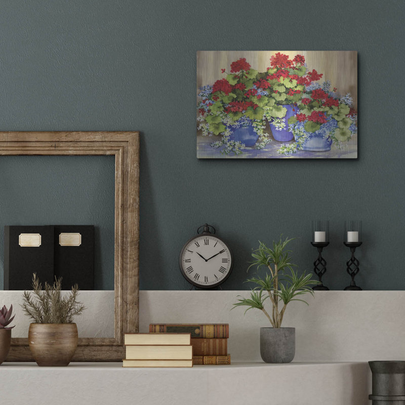 «Red Geraniums With The Blues» par Kathleen Parr, art mural en métal, H 12 po x l 16 po