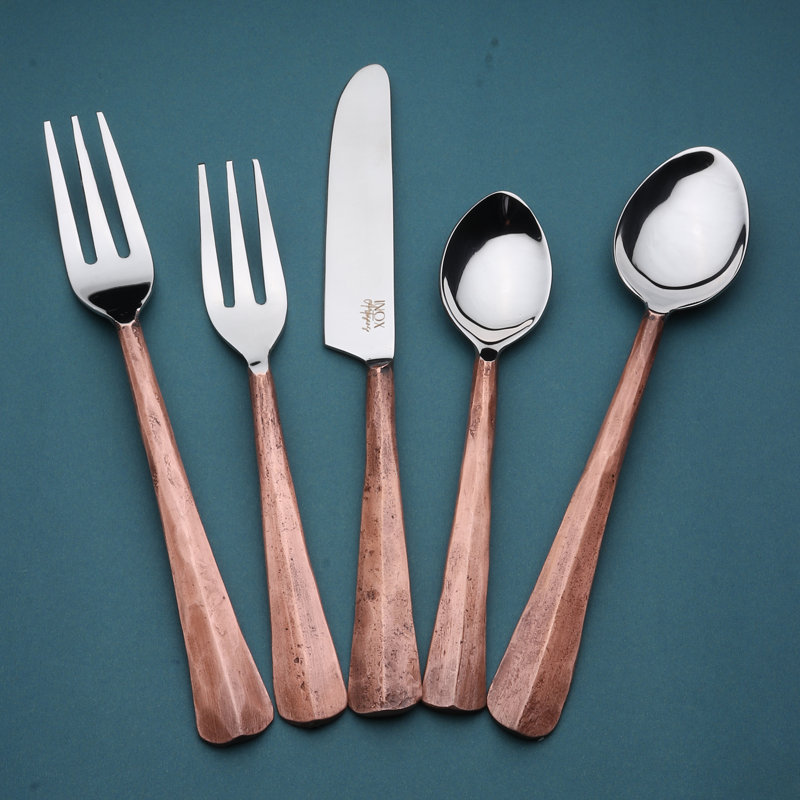 Ensemble de couverts de cinq articles pour une personne, Cuivre