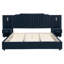 Très grand lit plateforme tapissier avec tête de lit, conception en velours à rayures verticales et table de chevet, structure unie, bleu foncé-488391807-488391800
