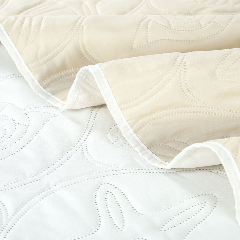 Shell Polyester Animal Print Bedding, Queen Bedspread + 2 Shams, White