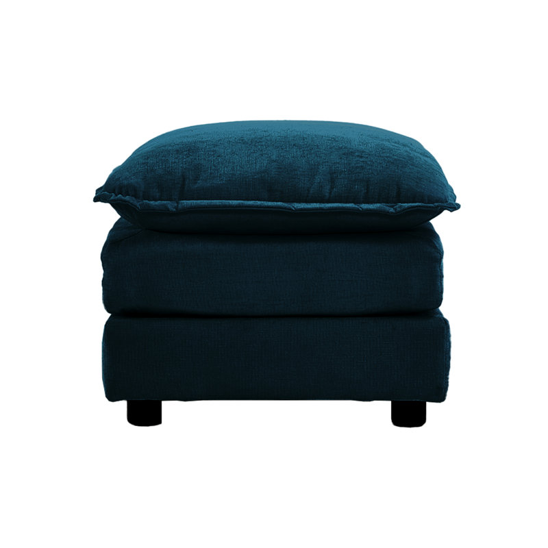 Le tissu en chenille, combiné avec des canapés, ajoute de la fonctionnalité à votre salon.