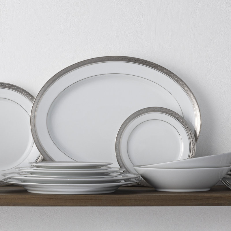 Plateau ovale Noritake Crestwood, H 1,5 po x l 10,25 po x L 14 po, Platine