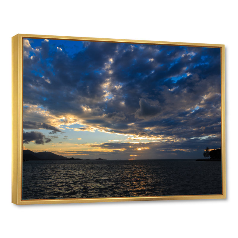 «Beach Sunrise With Dramatic Sky X» - Décoration murale en toile nautique et côtière, H 8 po x l 12 po x P 1 po