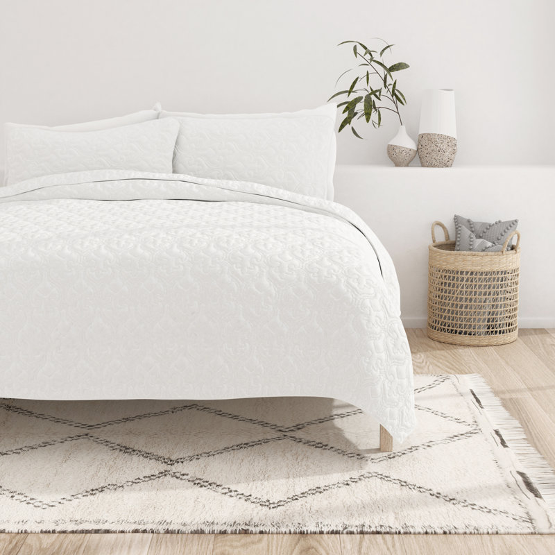 White Full Microfiber Quilted Coverlet Set with Shams