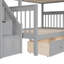 Lit superposé simple au-dessus d'un lit double en L avec tiroirs, échelle et escalier pour une utilisation optimale de l'espace et un confort familial-835733466