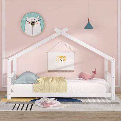 Lit simple en bois