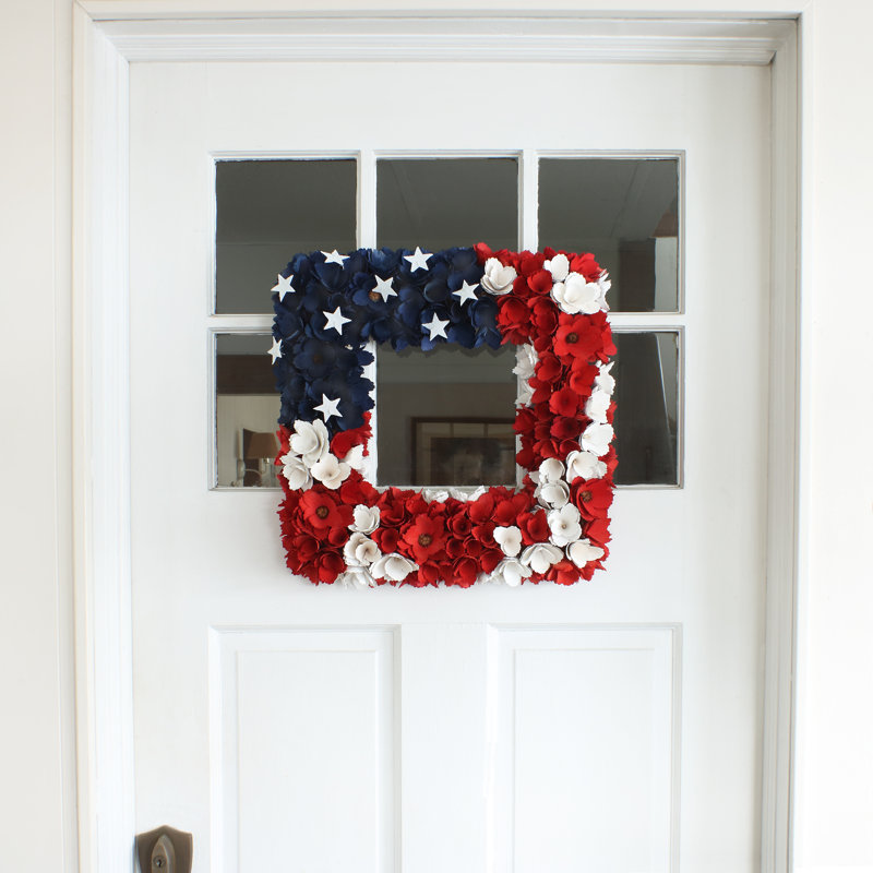 Couronne carrée patriotique 18 po The Holiday Aisle®