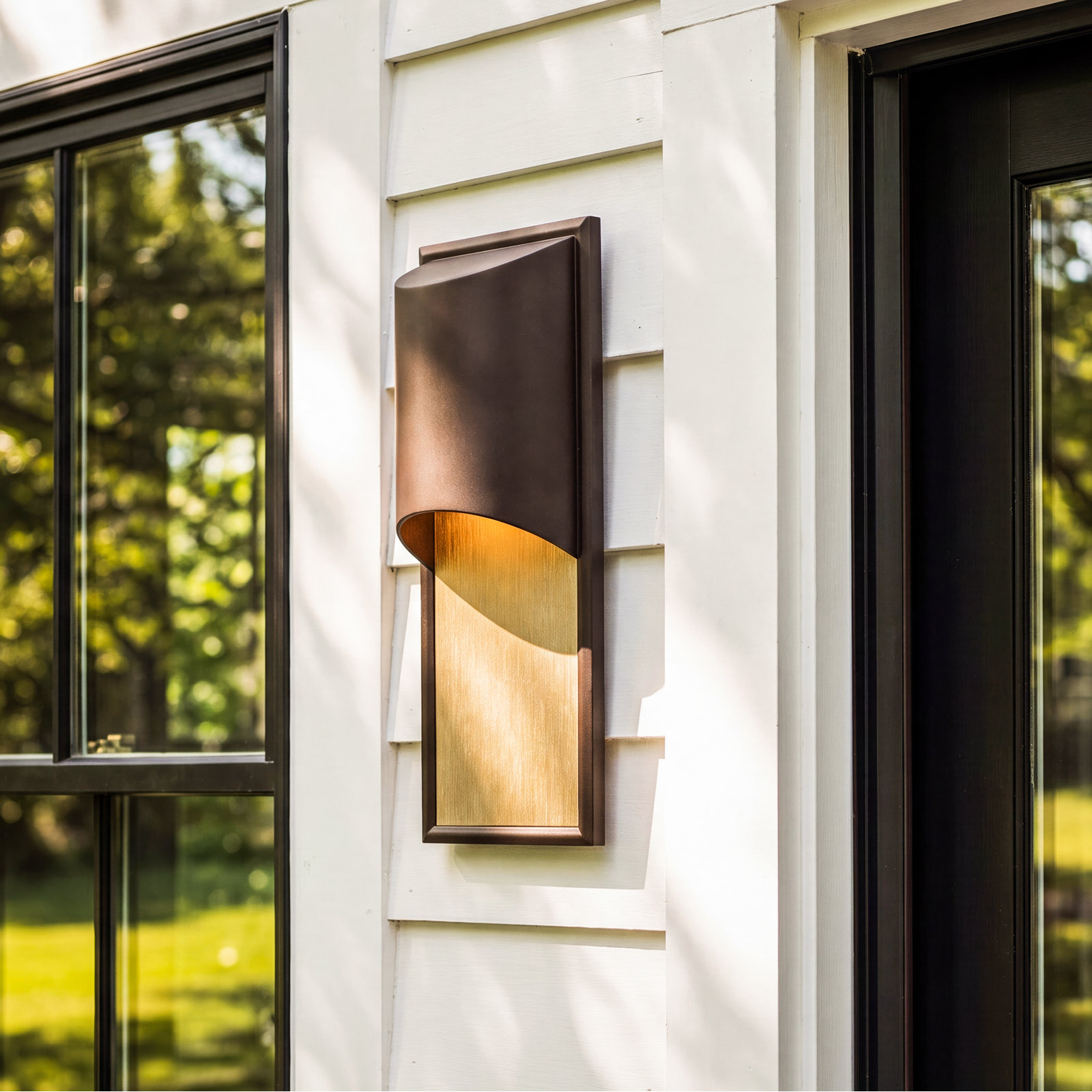 Aurore Outdoor Wall Lantern, Bronze, MED