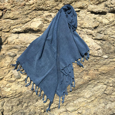 Luxueuse serviette de plage bleu foncé Fouta, 35,4 po x 68,9 po | 100% coton doux, haute capacité d'absorption à 8 oz / pied carré | Lavable à la machine, parfait pour la plage, la piscine, le spa et les voyages | Conception légère et à séchage rapide