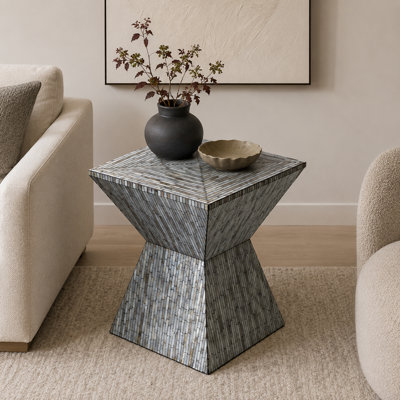 Table d'appoint latérale en forme de sablier faite à la main Bernardino