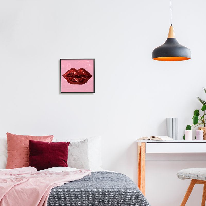 «Bold Pink & Red Lips Disco Motif on Wood» par Lil 'Rue, impression, Giclée encadrée noir minuit