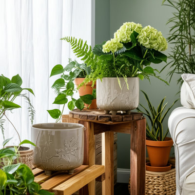 Ceramic Stoneware Planter With Raised Botanical Texture And Footed Base - Modern Decorative Garden Accent