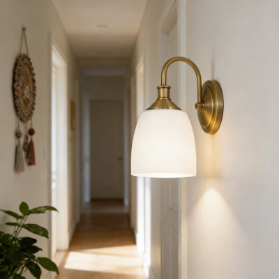 Applique murale vintage en laiton avec abat-jour en verre opale, luminaire simple pour chambre à coucher, salle de bain, salon, couloir et entrée