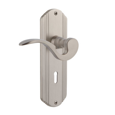 Deco Plate Privacy (Bed & Bath) with Decorative Keyhole and Manor Lever