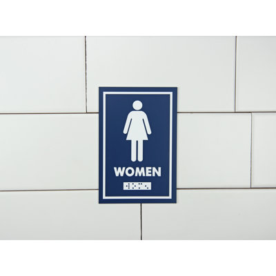 Le symbole féminin est fourni avec un relief braille