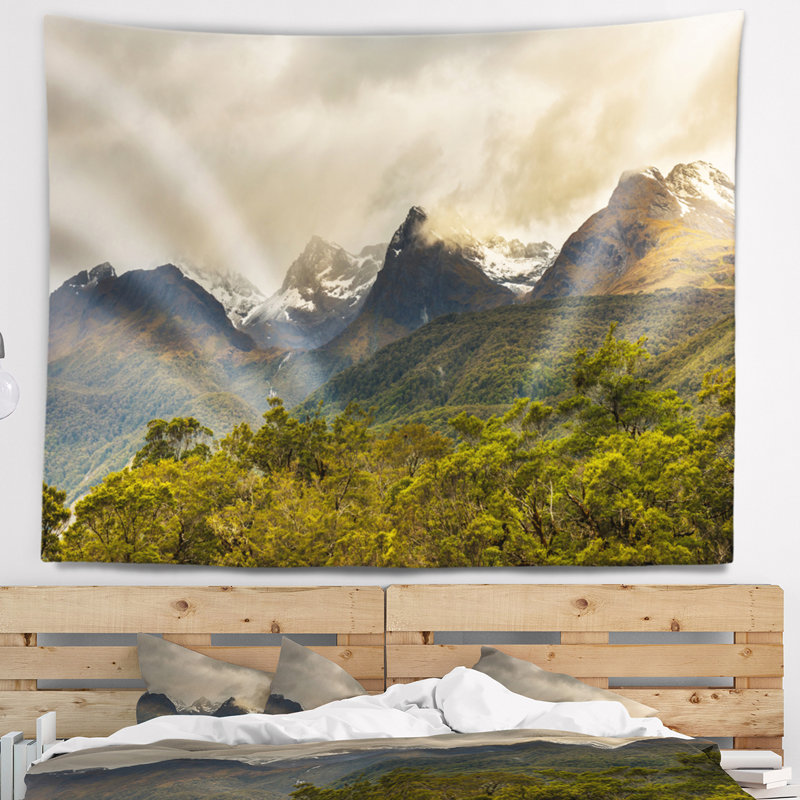 Tapisserie «Green Mountains Under Stormy Clouds», H 32 po x l 39 po