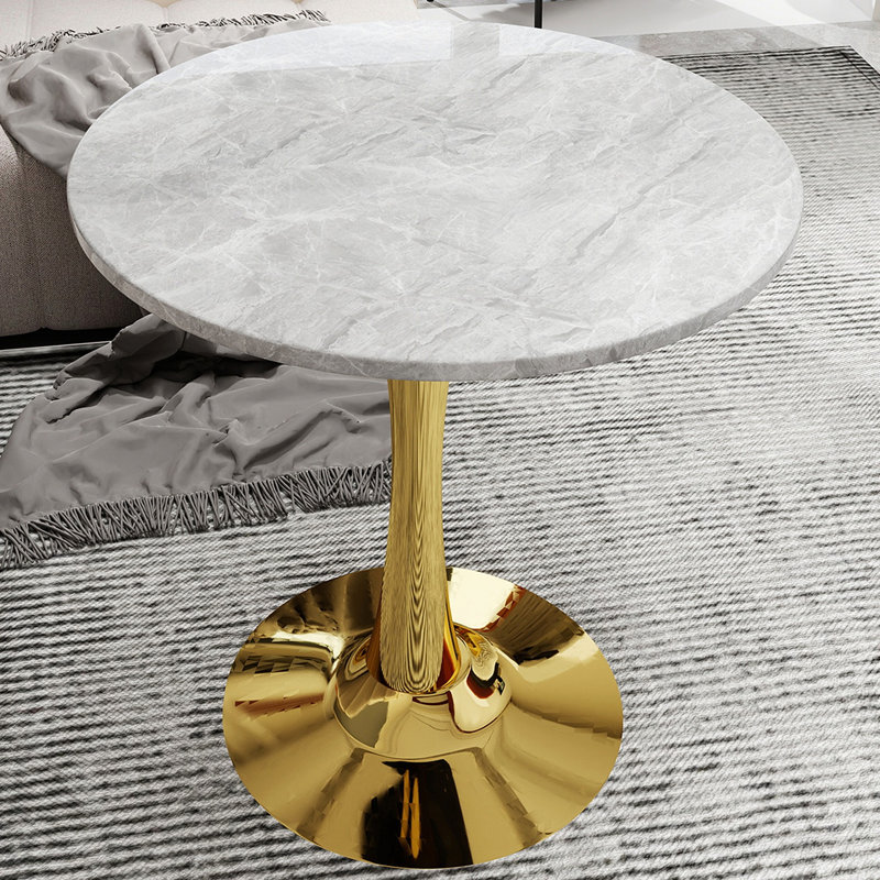 Cette table basse de 27,6 pouces de style moderne Mid-Century peut accueillir de 2 à 4 personnes et comprend un plateau de table rond en marbre texturé qui convient à divers environnements.